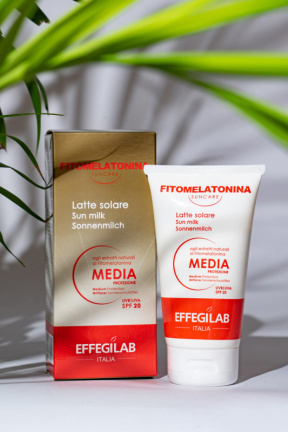 EffegiLab (Эффеджилаб) Молочко солнцезащитное средней степени защиты для кожи средней и умеренной бледности FITOMELATONINA LATTE SOLARE MEDIA UVB/UVA SPF 20, 150 мл